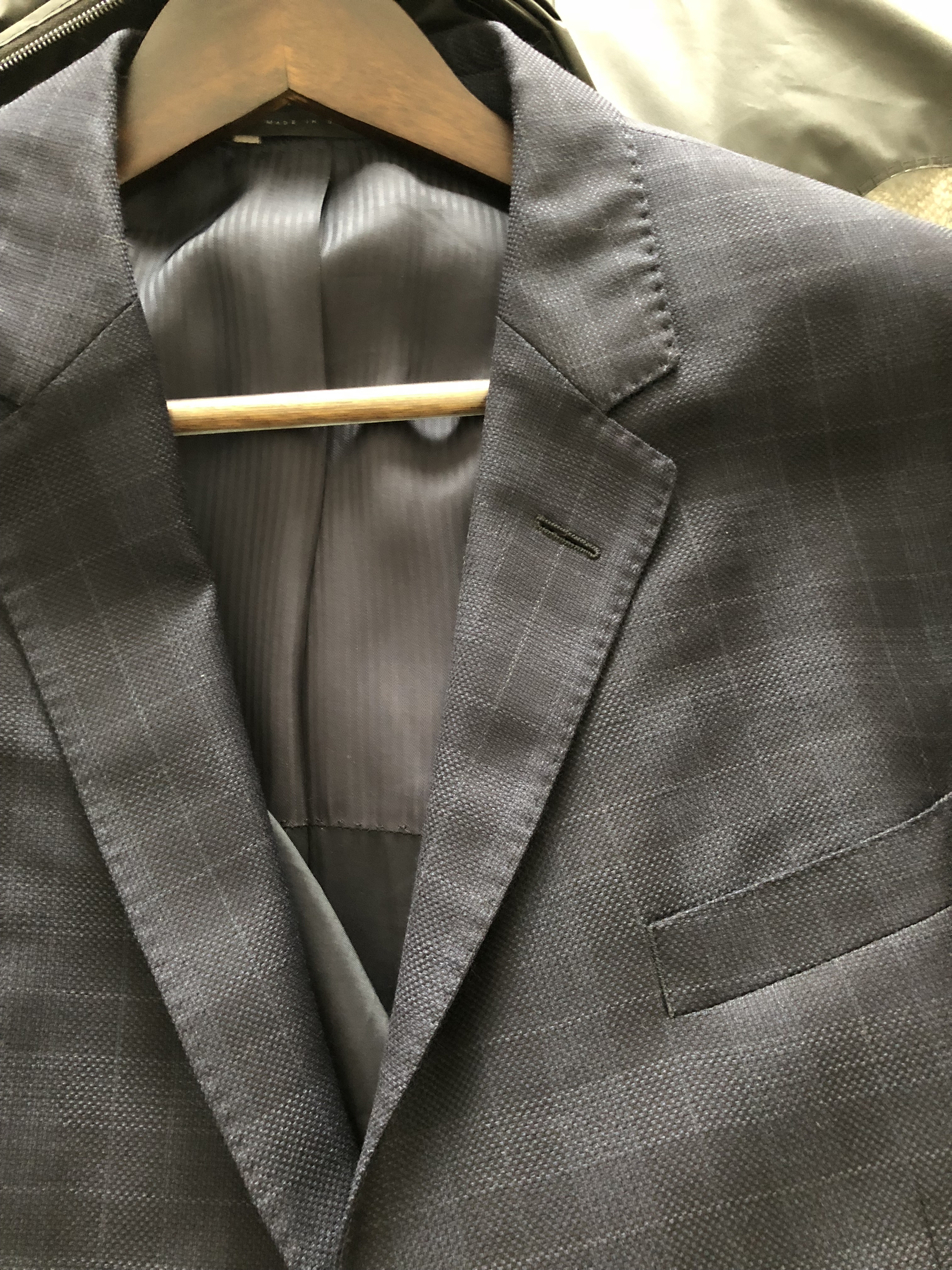 www.theGenuineGentleman.com Suit Quality Hallmarks - Collar Dimpling Stitching