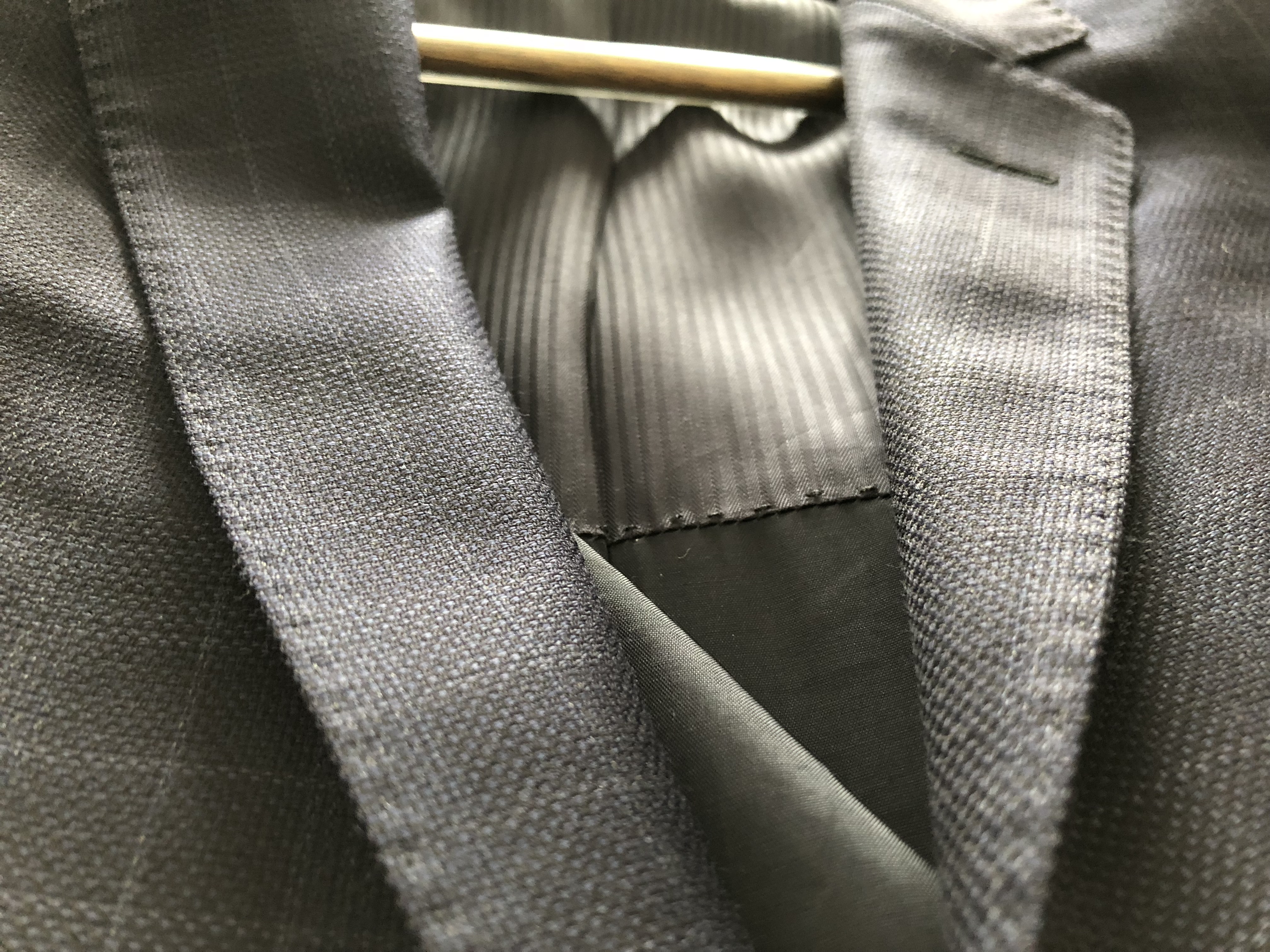www.theGenuineGentleman.com Suit Quality Hallmarks - Collar Dimpling Stitching
