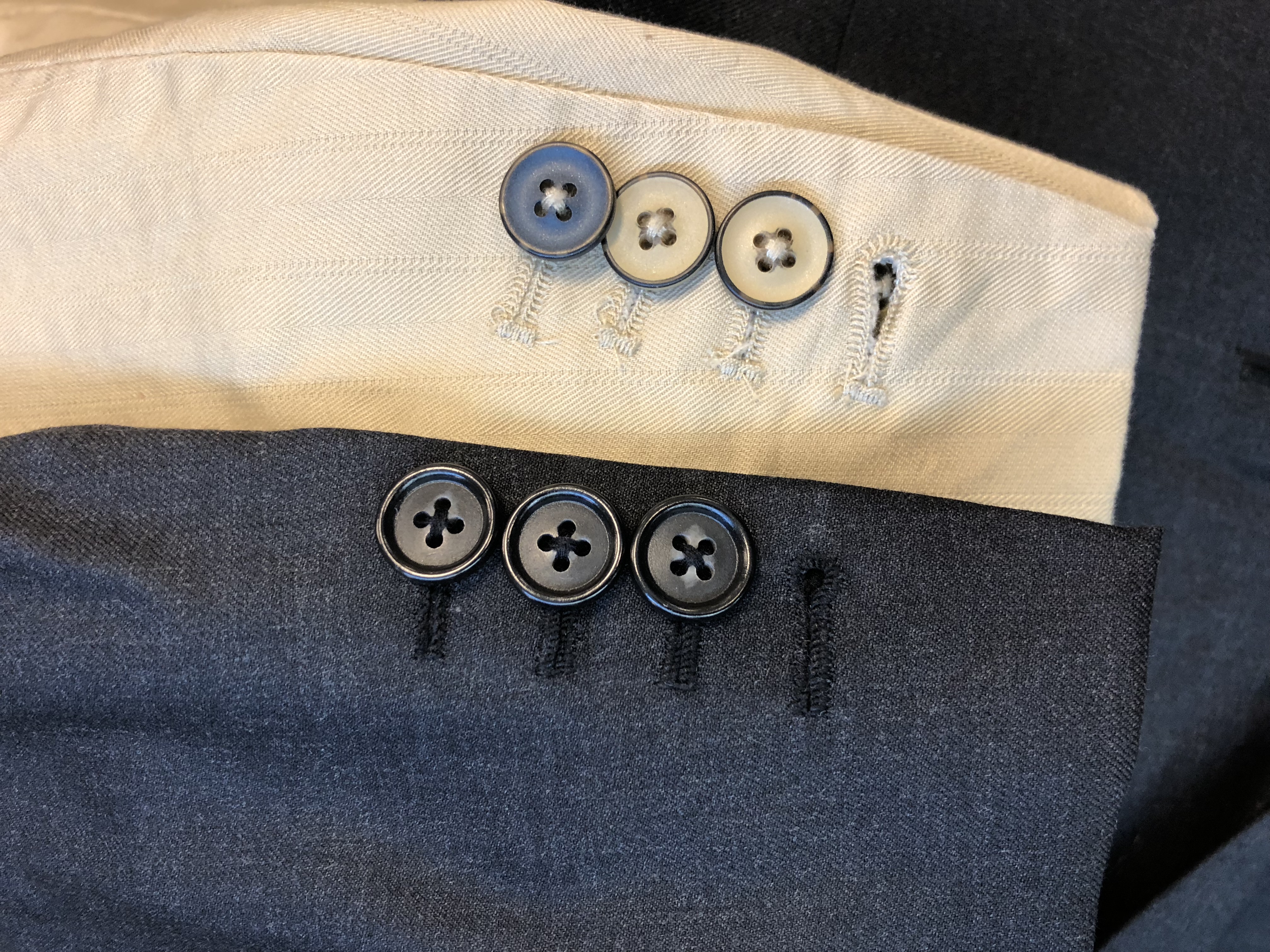 www.theGenuineGentleman.com Suit Quality Hallmarks - Suit Working Cuff Contrast Button